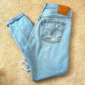 LEVI’s 501 ripped jeans